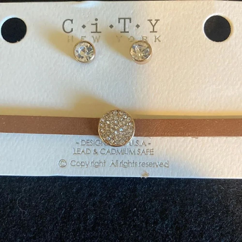 Necklace and earring set by city. New